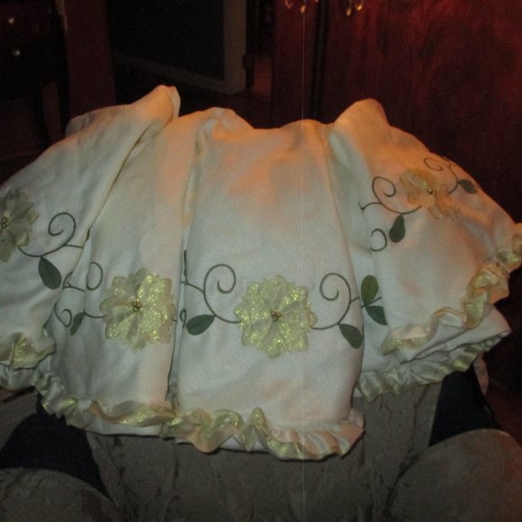 Super Plush Tree Skirt - Picture 5 of 10